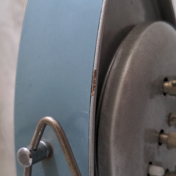 Vintage Fossil American Classic Wind-up Alarm Clock - Picture 7 of 10